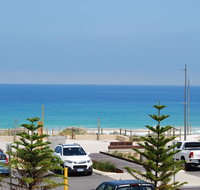 Absolute Beachfront Scarborough - Accommodation Brisbane