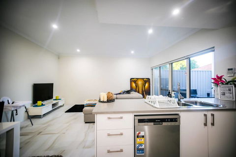 VIP Stays - Villa De Burswood Luxury 3BR Suite W/ King Bed FREE WIFI - Accommodation Brisbane 7