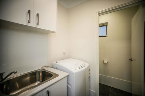 VIP Stays - Villa De Burswood Luxury 3BR Suite W/ King Bed FREE WIFI - Accommodation Brisbane 4