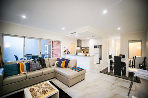 VIP Stays - Villa De Burswood Luxury 3BR Suite W/ King Bed FREE WIFI - Accommodation Brisbane 0