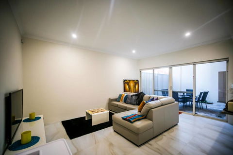 VIP Stays - Villa De Burswood Luxury 3BR Suite W/ King Bed FREE WIFI - Accommodation Brisbane 6