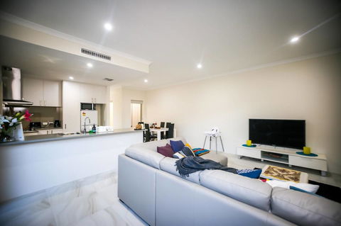 VIP Stays - Villa De Burswood Luxury 3BR Suite W/ King Bed FREE WIFI - Accommodation Brisbane 14