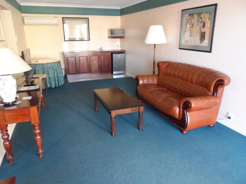 Clifton Motel & Grittleton Lodge - Accommodation Brisbane 25