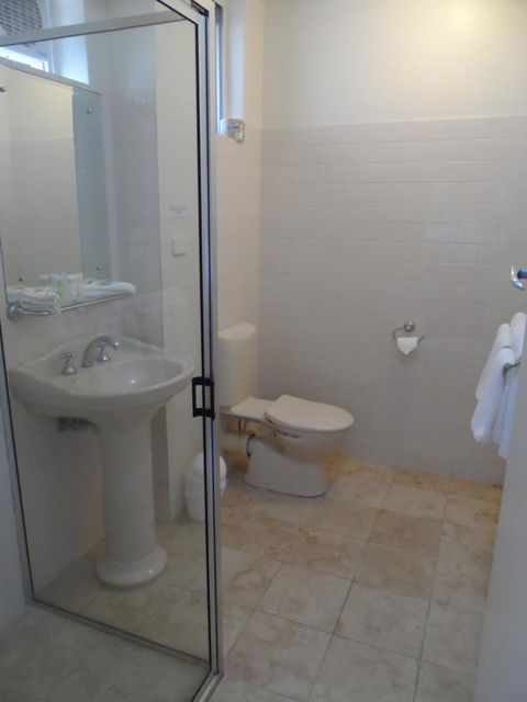 Clifton Motel & Grittleton Lodge - Accommodation Brisbane 24
