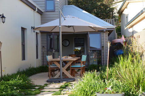 Rowley House - Accommodation Brisbane 7