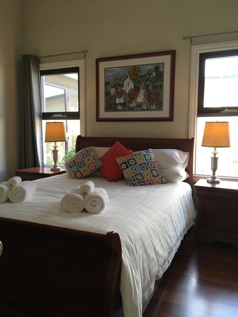 Rowley House - Accommodation Brisbane 6