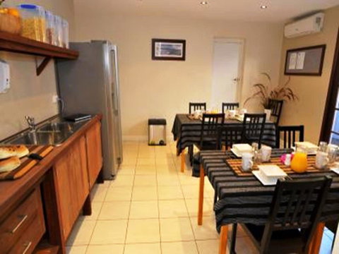 Waikiki Beach Bed And Breakfast - Accommodation Brisbane 13