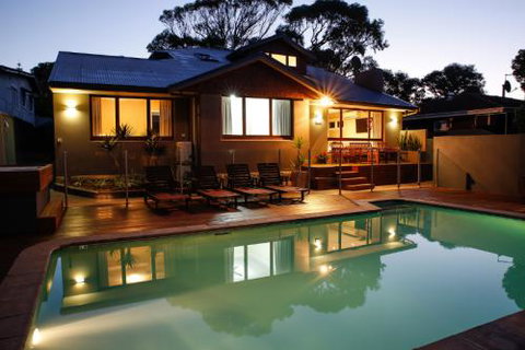 Waikiki Beach Bed And Breakfast - Accommodation Brisbane 0