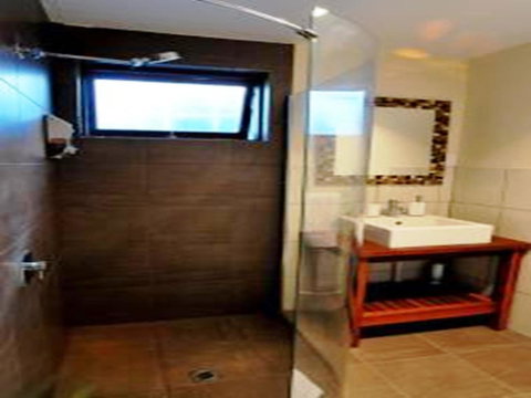 Waikiki Beach Bed And Breakfast - Accommodation Brisbane 11