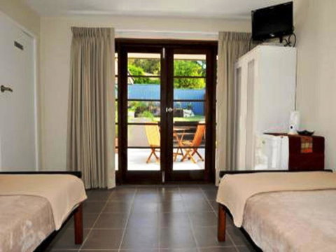 Waikiki Beach Bed And Breakfast - Accommodation Brisbane 14