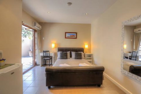 Waikiki Beach Bed And Breakfast - Accommodation Brisbane 7