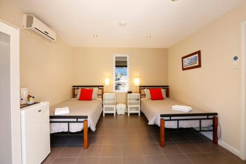 Waikiki Beach Bed And Breakfast - Accommodation Brisbane 6