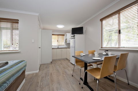 Mandalay Holiday Resort And Tourist Park - Accommodation Brisbane 38