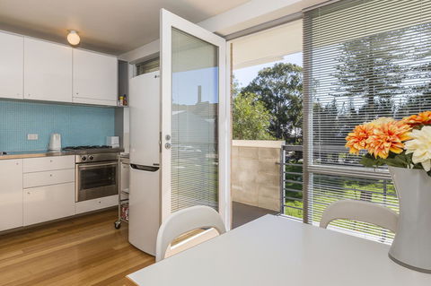 Cottesloe Tree Top Studio - Executive Escapes - Accommodation Brisbane 5