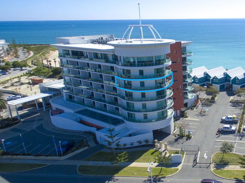A 406 FANTASTIC OCEAN BEACH And MARINA VIEW APT - MANDURAH - Accommodation Brisbane 24