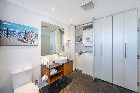 A 406 FANTASTIC OCEAN BEACH And MARINA VIEW APT - MANDURAH - Accommodation Brisbane 15