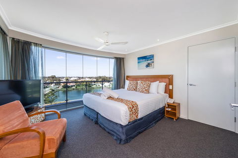 A 406 FANTASTIC OCEAN BEACH And MARINA VIEW APT - MANDURAH - Accommodation Brisbane 12