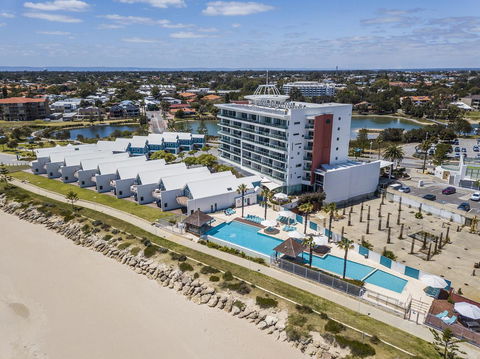 A 406 FANTASTIC OCEAN BEACH And MARINA VIEW APT - MANDURAH - Accommodation Brisbane 7