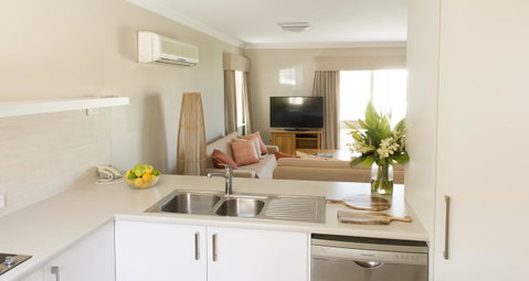 The Marina Hotel - Mindarie - Accommodation Brisbane 24