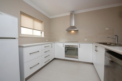 The Marina Hotel - Mindarie - Accommodation Brisbane 8