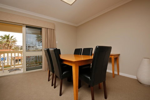 The Marina Hotel - Mindarie - Accommodation Brisbane 11