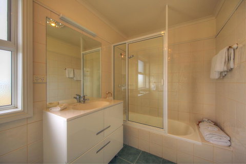 Stanley Village Waterfront Accommodation - Accommodation Brisbane 11