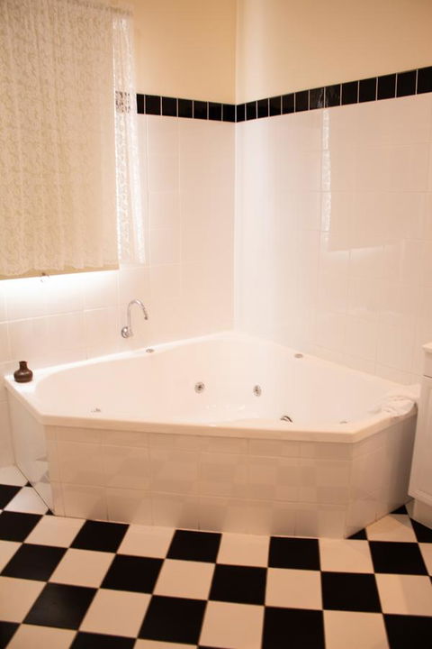 Stanley Hotel & Apartments - Accommodation Brisbane 11