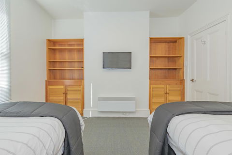 4 Bedroom House - Hobart CBD - Free Parking - Free WIFI - Accommodation Brisbane 15