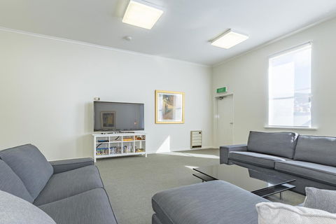 4 Bedroom House - Hobart CBD - Free Parking - Free WIFI - Accommodation Brisbane 20