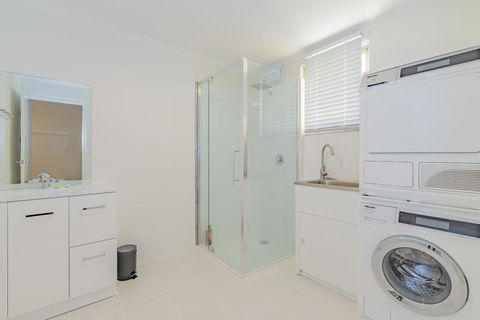 4 Bedroom House - Hobart CBD - Free Parking - Free WIFI - Accommodation Brisbane 4