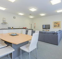 4 Bedroom House - Hobart CBD - Free Parking - Accommodation Brisbane