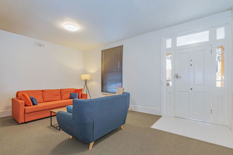 4 Bedroom House - Hobart CBD - Free Parking - Free WIFI - Accommodation Brisbane 10