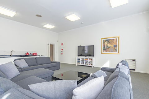 4 Bedroom House - Hobart CBD - Free Parking - Free WIFI - Accommodation Brisbane 12