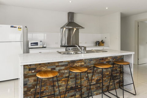 170 Hazards View Drive - Unit 2 - Accommodation Brisbane 4