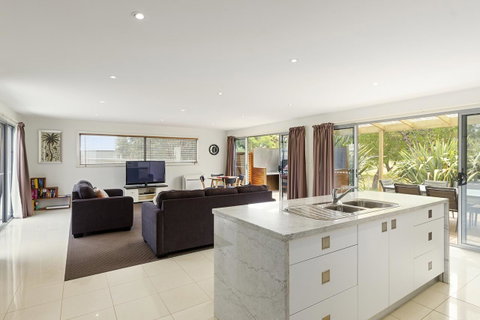 170 Hazards View Drive - Unit 2 - Accommodation Brisbane 1