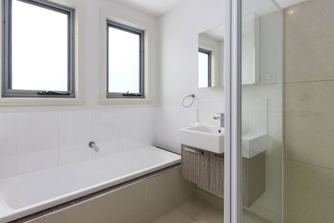 170 Hazards View Drive - Unit 2 - Accommodation Brisbane 10