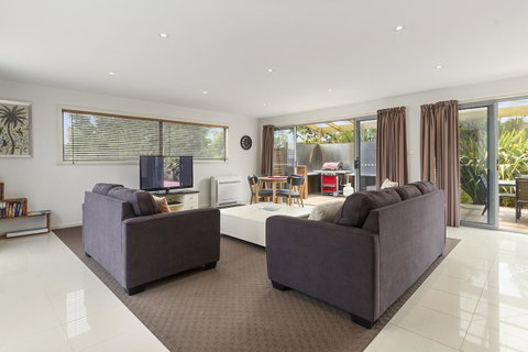 170 Hazards View Drive - Unit 2 - Accommodation Brisbane 3