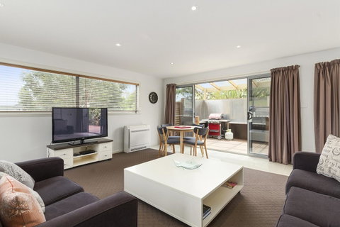 170 Hazards View Drive - Unit 2 - Accommodation Brisbane 6