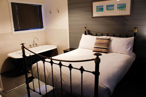 Mermaids Of Bicheno - Accommodation Brisbane 7