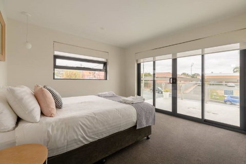 Kangaroo Bay Apartments - Accommodation Brisbane 28