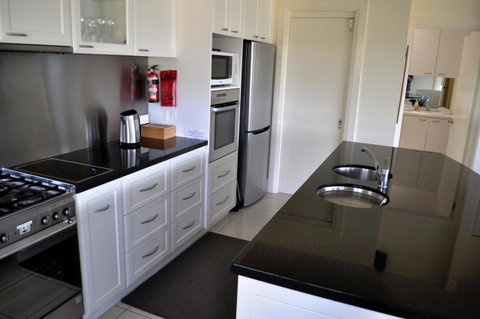 Belton Apartments-Hedge Cottage - Accommodation Brisbane 4