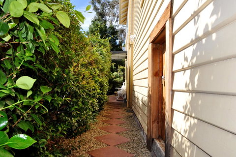 Belton Apartments-Hedge Cottage - Accommodation Brisbane 5
