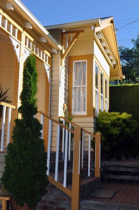 Belton Apartments-Hedge Cottage - Accommodation Brisbane 0