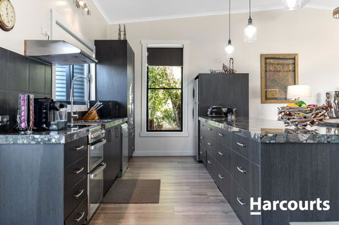 The WeareHouse In Deloraine - Accommodation Brisbane 6