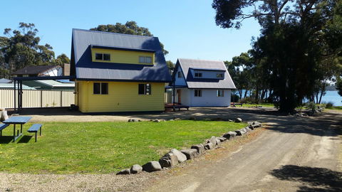 Four Seasons Waterfront Villas - Accommodation Brisbane 9