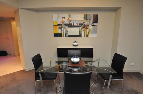 North Sydney Fully Self Contained Modern 2 Bed Apartment (2207BER) - Accommodation Brisbane 3