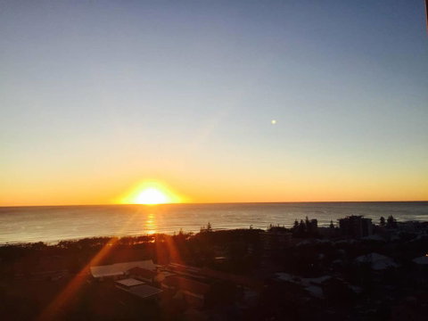 Ocean Views In The Heart Of Broadbeach - Accommodation Brisbane 2