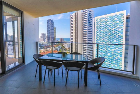 Ocean Views In The Heart Of Broadbeach - Accommodation Brisbane 3