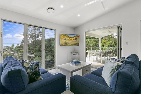 Ocean Views, Luxury Living In Noosa Heads - Unit 2/13 Angler Street - Accommodation Brisbane 1