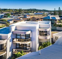 OCEAN WAVES - WiFi - Accommodation Brisbane